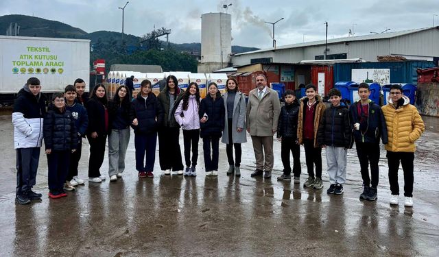 Öğrencilerden Atık Getirme Merkezi’ne Ziyaret