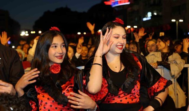 İzmit sokaklarında renkli etkinlik