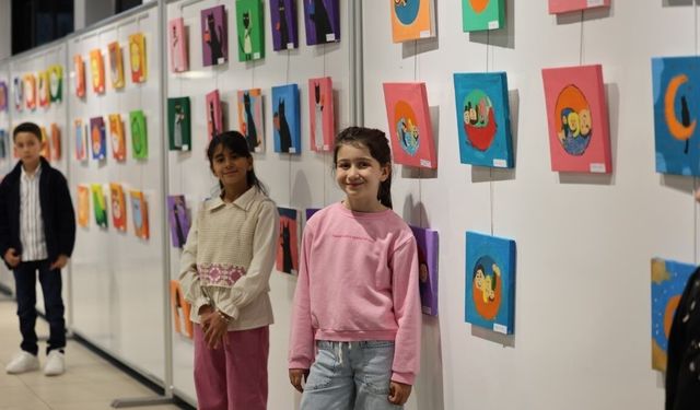 Kartepe'de minik ressamların eserleri Sanat Evi'nde sergileniyor