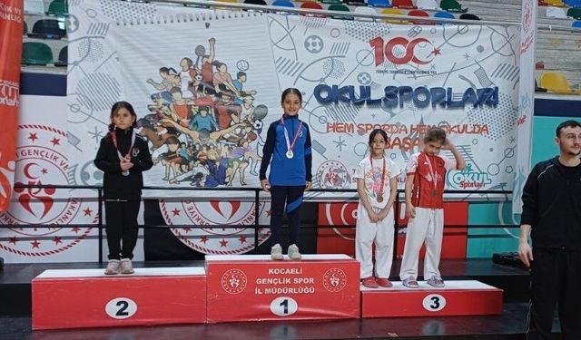 Kartepe'nin karateci yıldızlarından madalya yağmuru