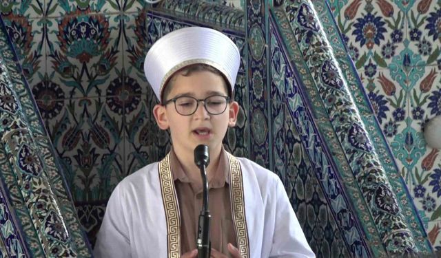 Küçük Yaşta Büyük An: 9 Yaşında 3 Bin Kişiye İlk Hutbesini Okudu