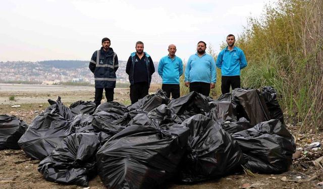 Mavi Takım'dan sahilde temizlik: 50 torba atık toplandı