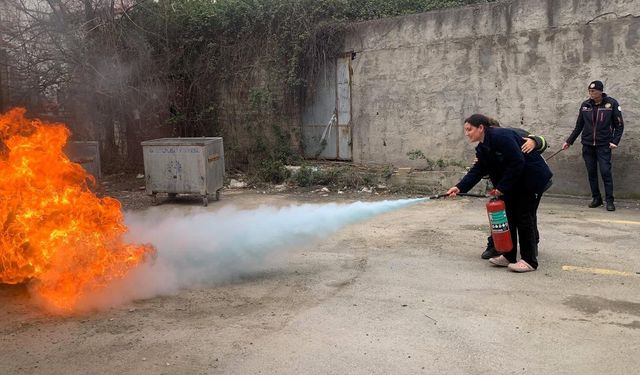 Sağlık çalışanlarına uygulamalı yangın eğitimi verildi
