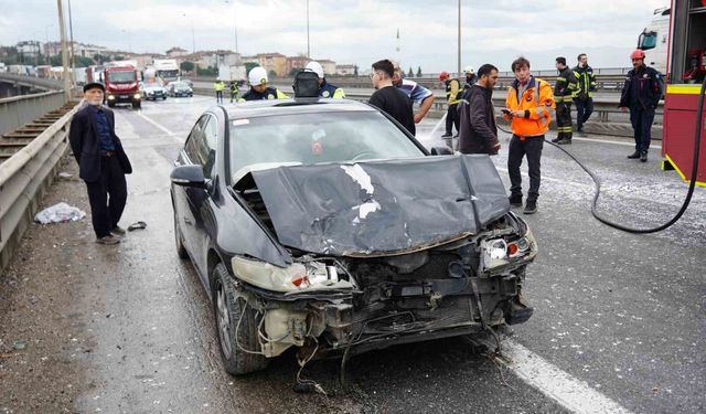 TEM Otoyolu'nda yola dökülen atıklar sonucu zincirleme kaza, 7 araç birbirine girdi