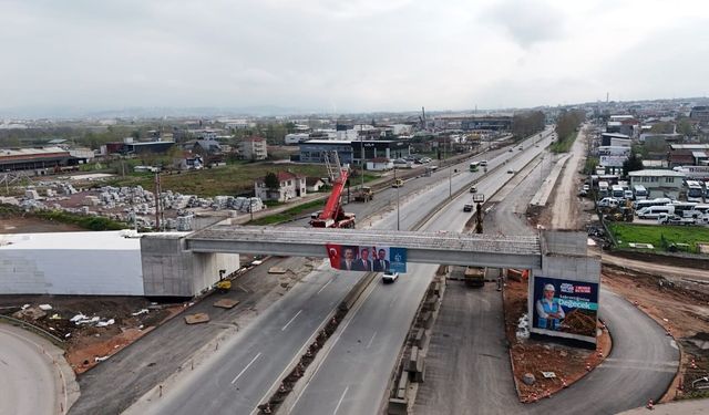 Başiskele Kavşağı’nda Dev Kirişler 9 Saatte Yerleştirildi