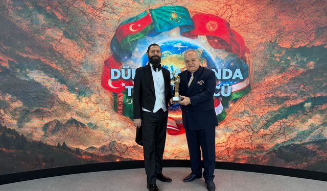 Akif Manaf’a “Türk Dünyası Barış Ödülü” Verildi