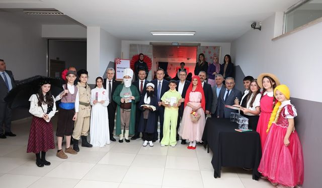 Derince’de Kitapların Işığı Sahneyi Aydınlattı