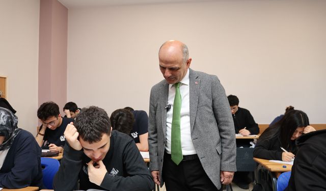 Körfez'de 4 Bin 777 Öğrenciye Ücretsiz Deneme Sınavı Desteği