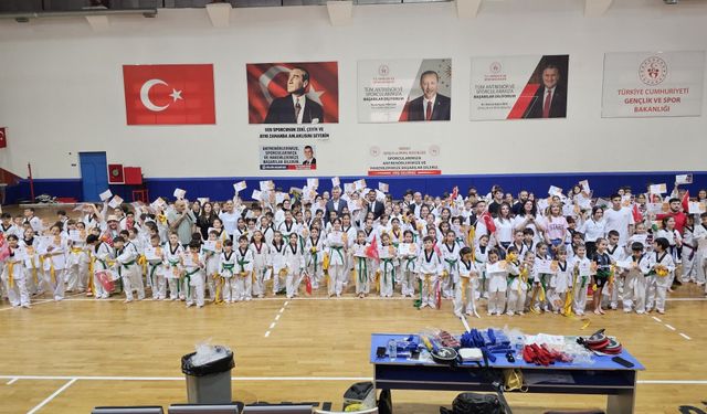 305 Gölcük Belediyespor Taekwondo Sporcusu Kuşak Atladı