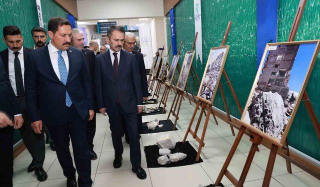 6 Şubat'ın hafızası 'Sarsıldık Sarıldık' ile gözler önüne serildi