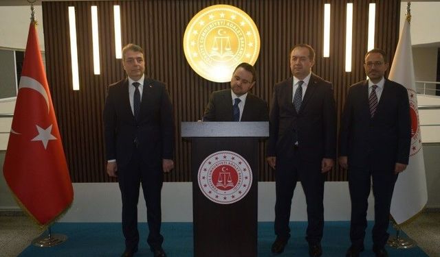 Adalet Bakanı Gürlek'ten Kocaeli Adliyesine ziyaret