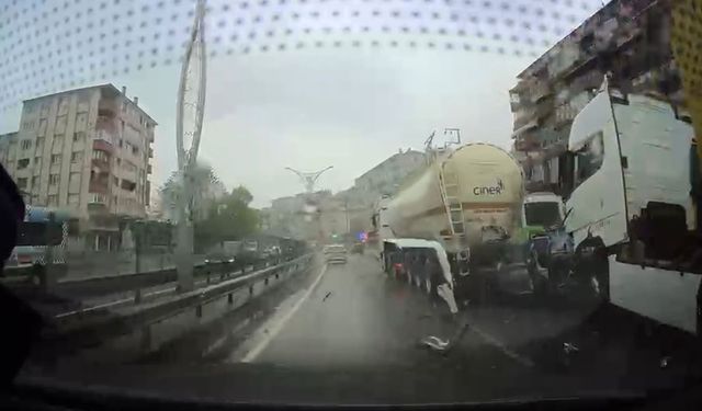 D-100'deki korkunç kaza kamerada