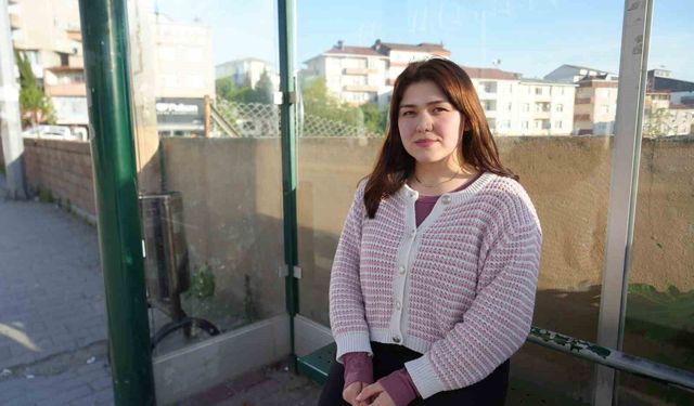 Genç kadın durakta tacizciyi saniye saniye kaydetti: 'Ben hovardayım, hovarda'