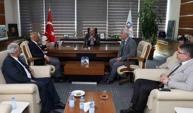 Hem bayramlaştılar hem de ilçe gündemini değerlendirdiler