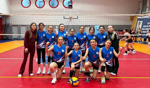 Körfez Gençlerbirliği Midi Kız Voleybol Takımı sezona galibiyetle başladı
