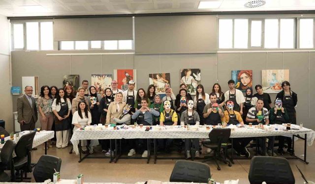 Özel bireyler hayal güçlerini maskelere yansıttı