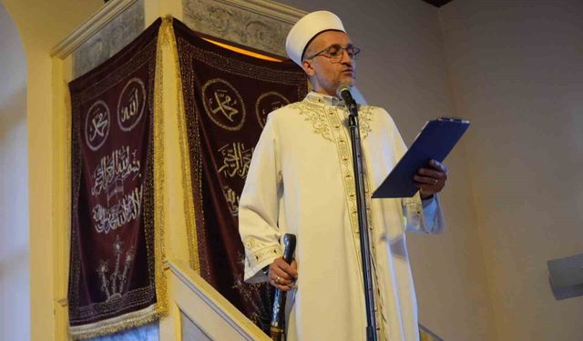 Sultan Abdülmecid'in şifa bulduğuna inanılan camide 100 yıllık kılıçla bayram hutbesi