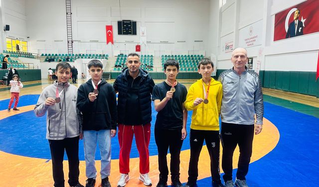 İH Oyunlarında Körfezli güreşçiler 4 madalya aldı