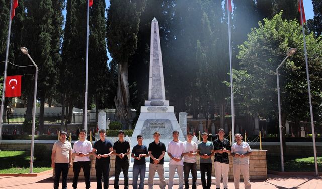 15 Temmuz Öncesi Şehitlikte Anlamlı Buluşma