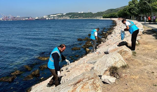 Dilovası'nda Marmara Denizi için sahil temizliği yapıldı
