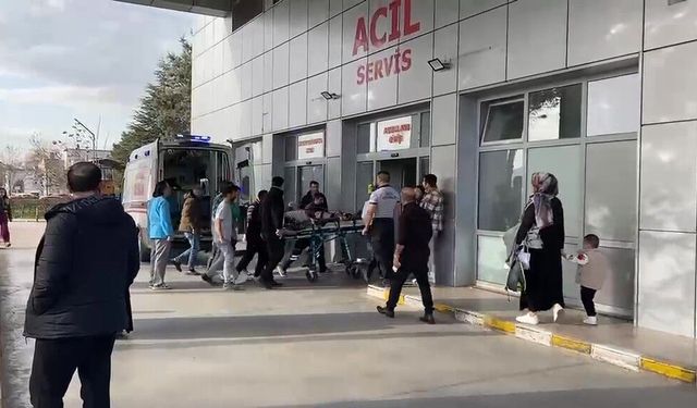 İskeleden düşen 2 işçi yaralandı
