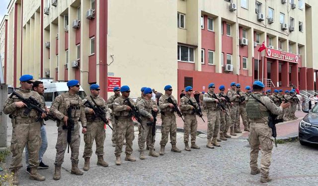 Kocaeli'de rüşvet ve tefecilik operasyonunda gözaltına alınan şüpheliler adliyede