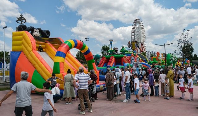 Büyükşehir, İzmit’i Bayram Yerine Çevirdi