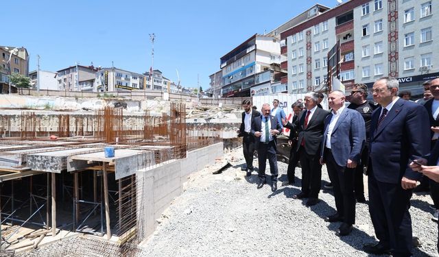 Başkan Büyükakın, Kent Meydanı Projesini İnceledi