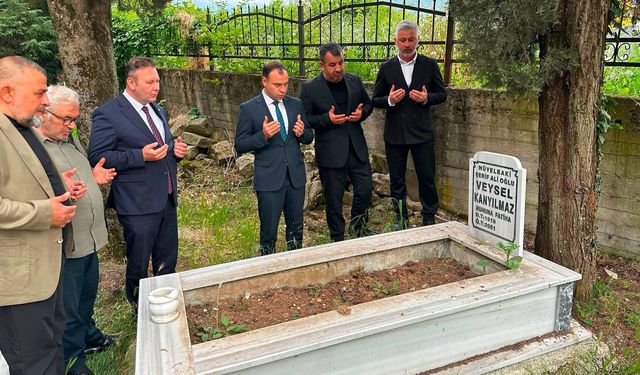 Emengen İlk Ziyaretini  Babasının Kabrine Yaptı