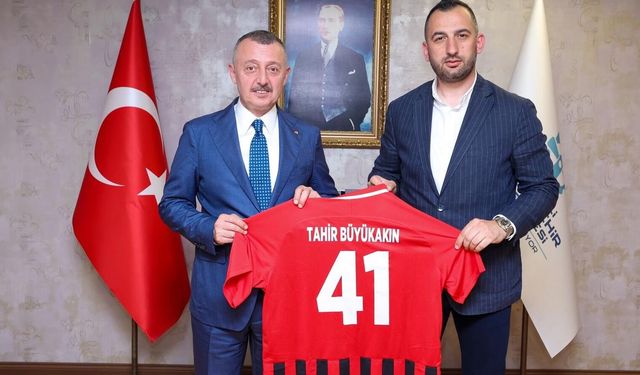 Şampiyon Gölcükspor Kupasıyla Başkan Büyükakın’a Geldi