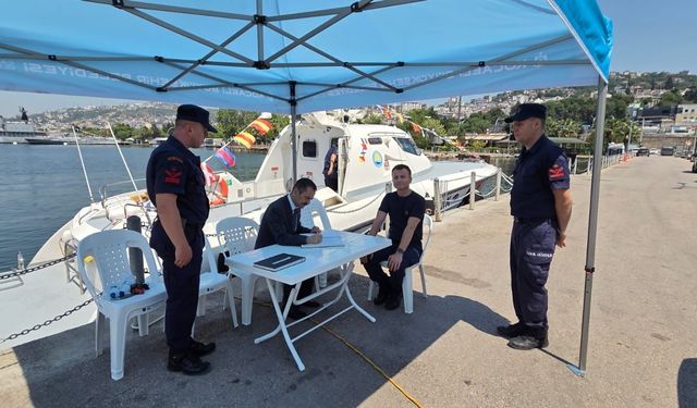 Vali İlhami Aktaş, TCSG-15 Sahil Güvenlik Botu'nu Ziyaret Etti