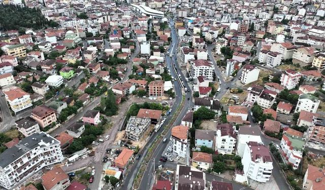 Uğur Mumcu Caddesi modern kimliğine kavuşuyor