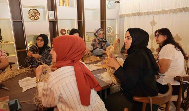 Üreten kadınların yeni adresi 'Ana Kafe'de ilk atölye heyecanı