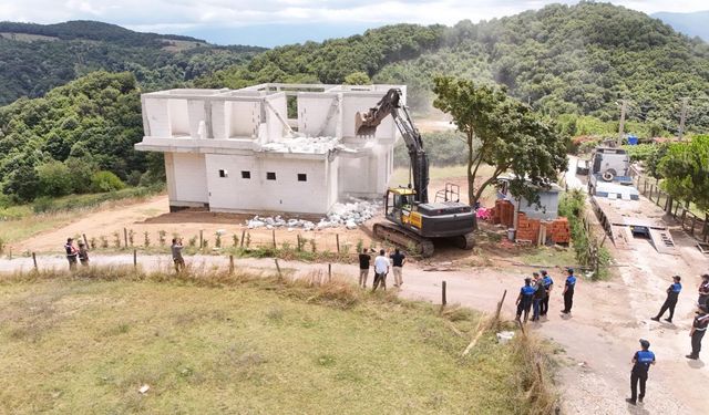 Kartepe'de Ruhsatsız Yapılara Geçit Yok