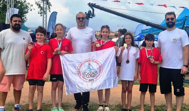Körfezli Yüzücüler Körfez’de Madalyaya Kulaç Attılar