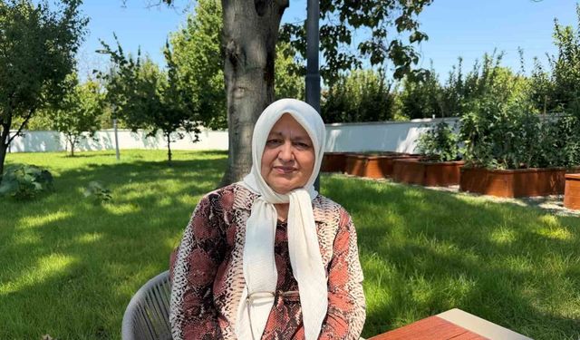 30 yıldır görmediği arkadaşına bu merkezde kavuştu