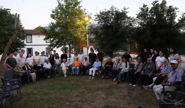 Gençler ile huzurevi sakinleri bir araya geldi