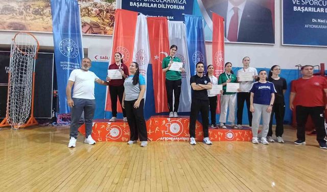 Kartepeli karateci Hayrunisa Sadan, ANALİG'de Türkiye şampiyonu oldu