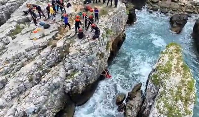 Kayalıklarda halatlı kurtarma