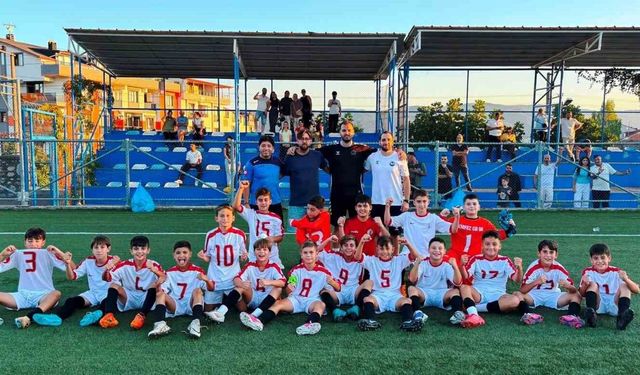 Körfez Gençlerbirliği U12 takımı minikler turnuvasında namağlup şampiyon oldu