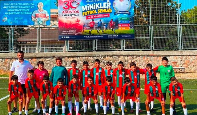 Körfez'de vefat eden saha komiseri Sayarı anısına minikler futbol şenliği