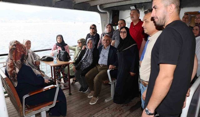Körfez'in çınarları vapur gezisinde buluştu