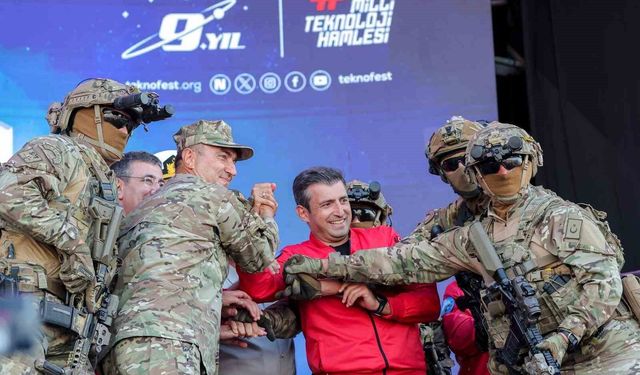 Selçuk Bayraktar: 'Mavi Vatan'da sergilediğimiz bu varlık, teknoloji başarısından da öte adaletsizliğe ve dayatmalara karşı eğilmeyen ahlaki bir duruştur'