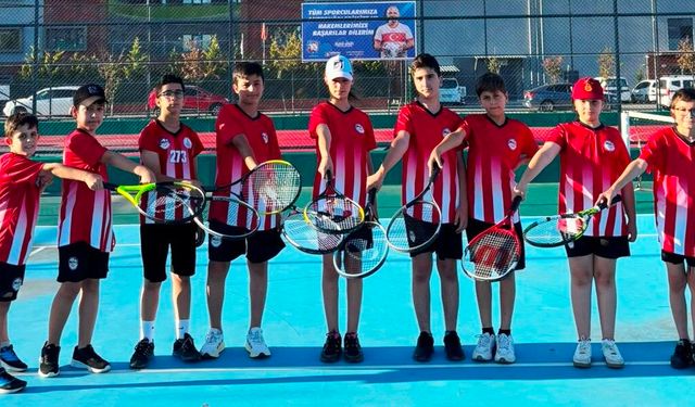 Körfez Belediyesi’nden gençlere ücretsiz tenis kursu