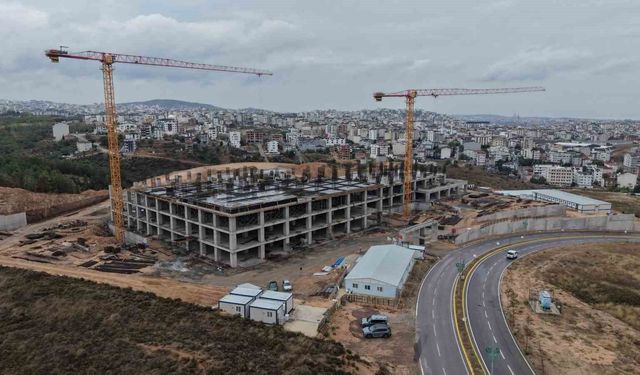 Çayırova'da yapımı süren 200 yataklı devlet hastanesi yükseliyor