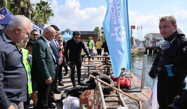 Gönüllüler farkındalık için sahaya indi: 1 ton atık toplandı
