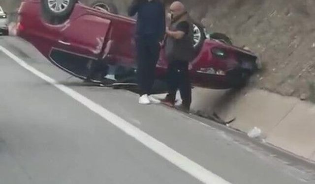 Kocaeli'de kontrolden çıkan otomobil takla attı