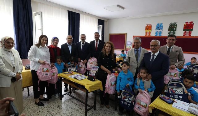 Dilovası’nda Eğitime Destek Sürüyor 1. Sınıf Öğrencilerine Kırtasiye Malzemesi Dağıtıldı