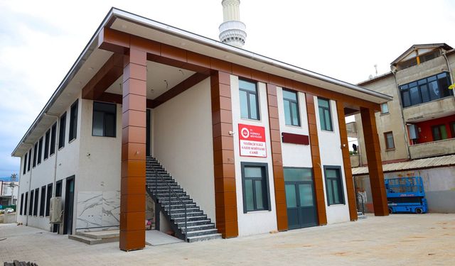 Gazze Şehitleri Cami İbadete Gün Sayıyor