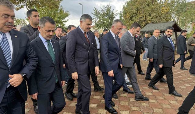 Bakan Çiftçi Kocaeli'de cuma namazı kıldı, vatandaşlarla bir araya geldi